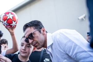 一竞技官方正版网站-布冯谈当年欧冠染红：虽感到羞愧但我还会那么做&amp;不知道为何被罚