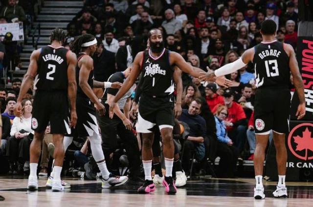 一竞技官方正版网站-卡椒合体5年终得解放！组织大师哈登令快艇质变